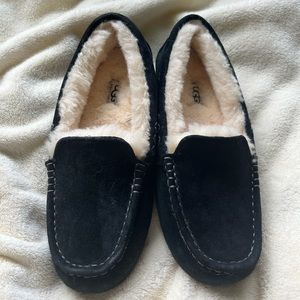 UGG Ansley Moccasins
BRAND NEW